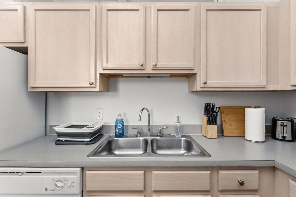 Modern Downtown Apartment 2Br 2Ba By Cozysuites Indianapolis Exterior foto