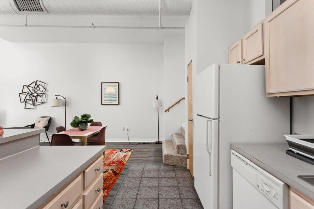 Modern Downtown Apartment 2Br 2Ba By Cozysuites Indianapolis Exterior foto