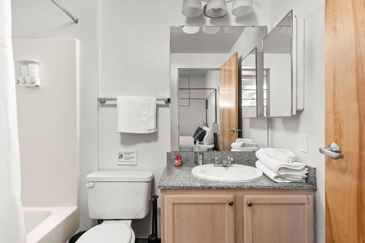Modern Downtown Apartment 2Br 2Ba By Cozysuites Indianapolis Exterior foto
